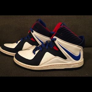 COPY - Nike Youth Court Invader size 5Y